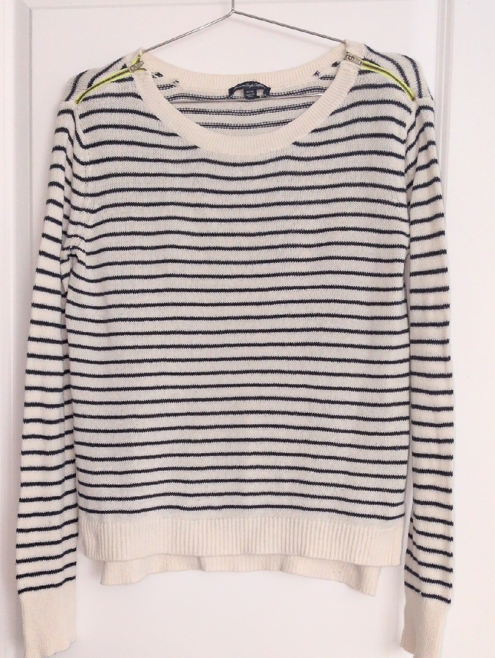 American Eagle Crewneck Sweater in Cream and Navy with Neon Trim Size XS